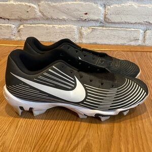 Nike Women’s size 7.5 softball baseball cleats